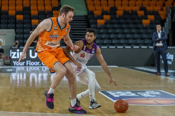 他的长发不 他的长发不