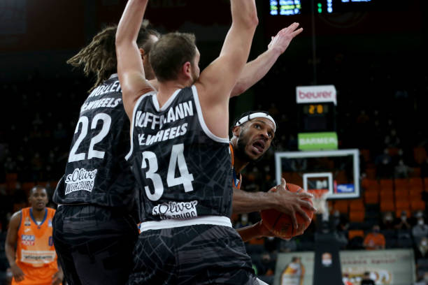 在逆境中依 在逆境中依