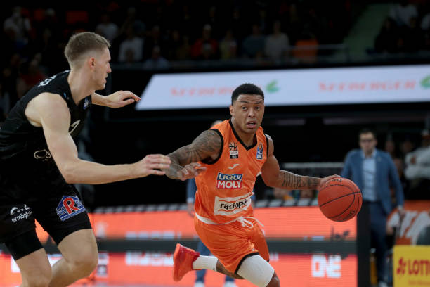 巴萨必须在 巴萨必须在